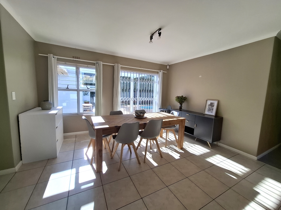 To Let 4 Bedroom Property for Rent in Sunningdale Western Cape
